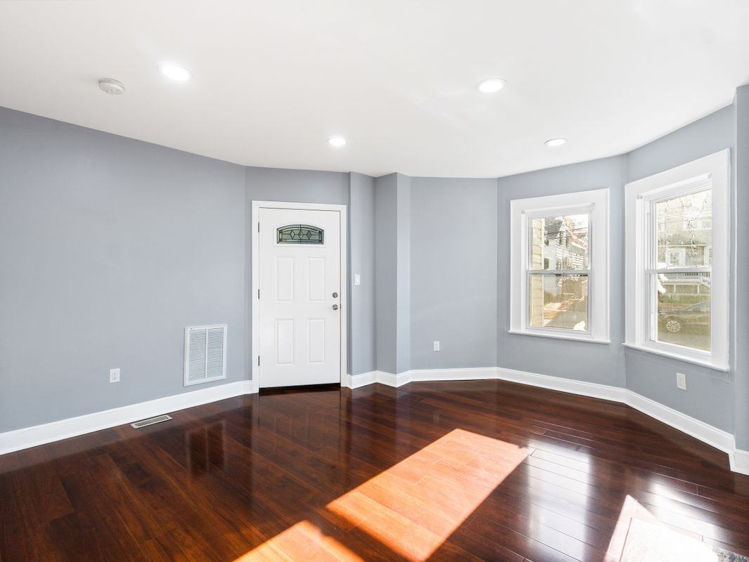 243 Franklin St - Photo 6 of 18