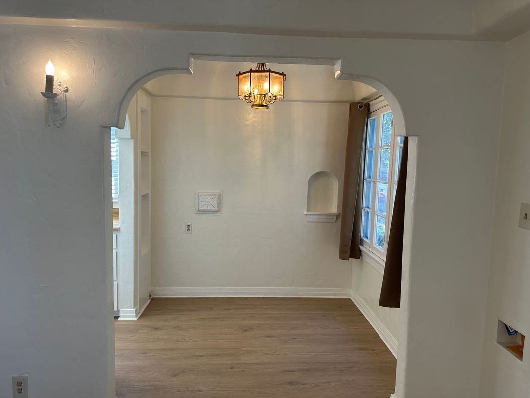 527 W 22nd St - Photo 2 of 11