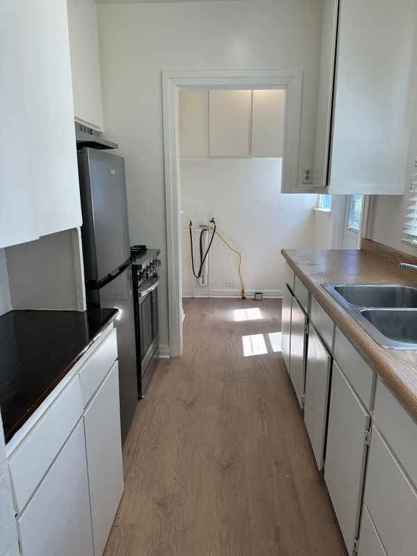 527 W 22nd St - Photo 4 of 11
