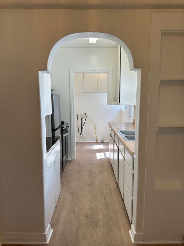 527 W 22nd St - Photo 7 of 11