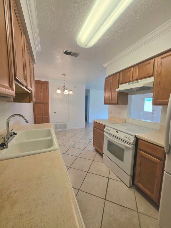 15208 Spring Hill Ln ##B - Photo 4 of 18