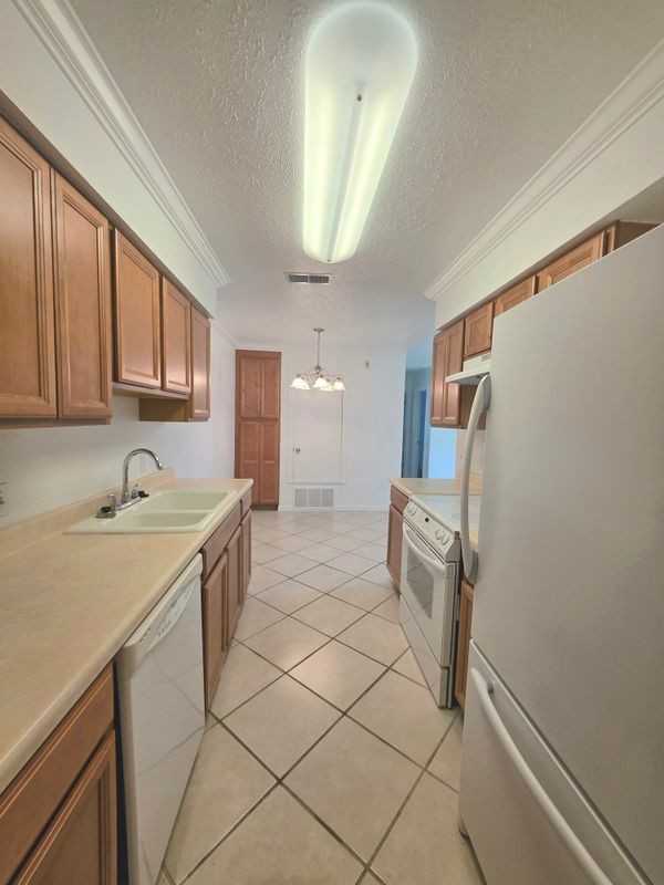 15208 Spring Hill Ln ##B - Photo 5 of 18