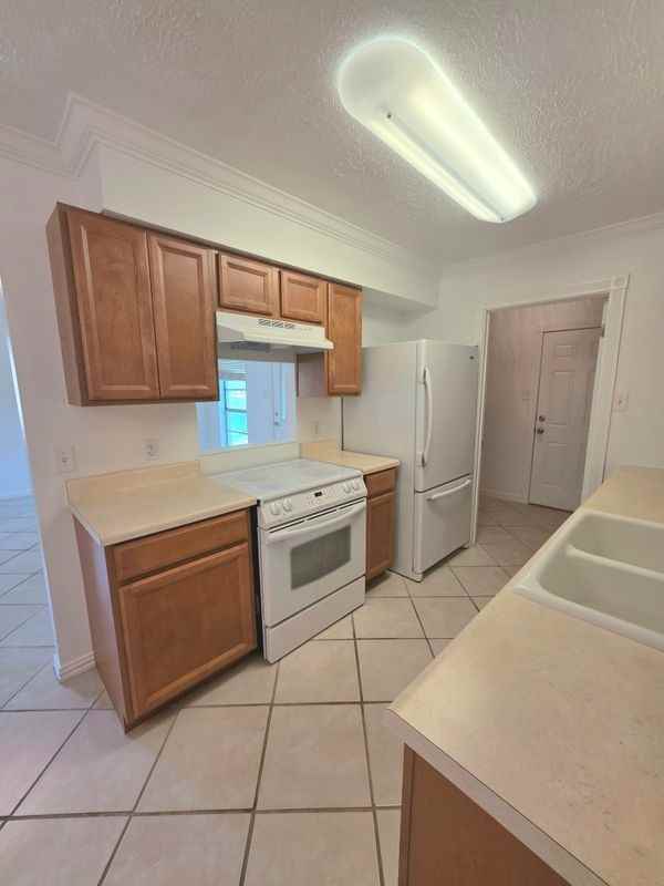 15208 Spring Hill Ln ##B - Photo 6 of 18