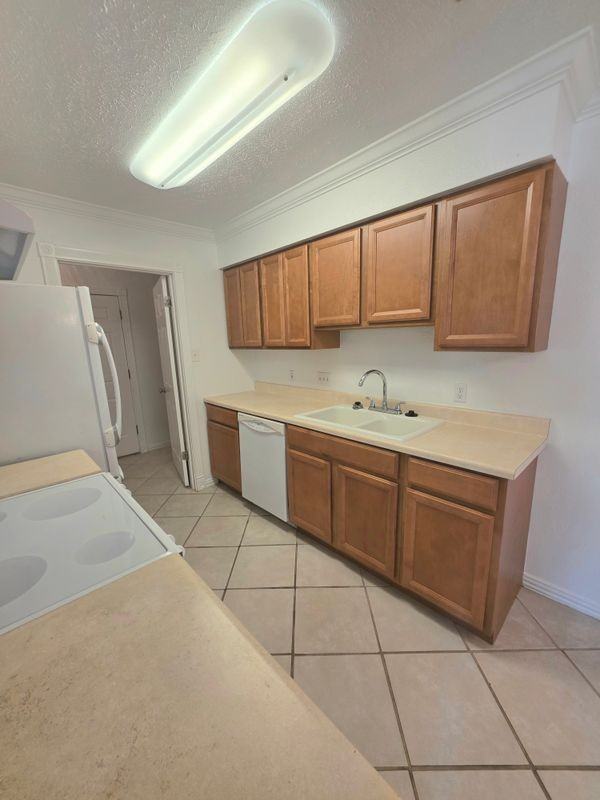 15208 Spring Hill Ln ##B - Photo 7 of 18