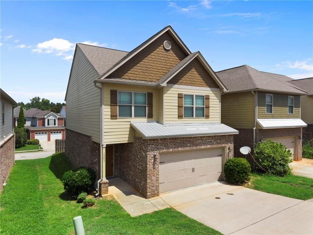 1240 Faye Ct - Photo 4 of 43