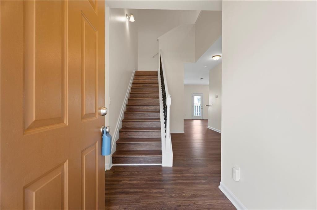 1240 Faye Ct - Photo 5 of 43
