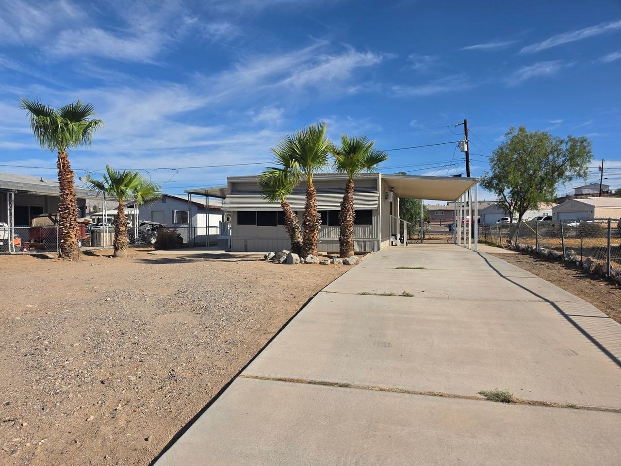 1095 Navajo Dr - Photo 2 of 10