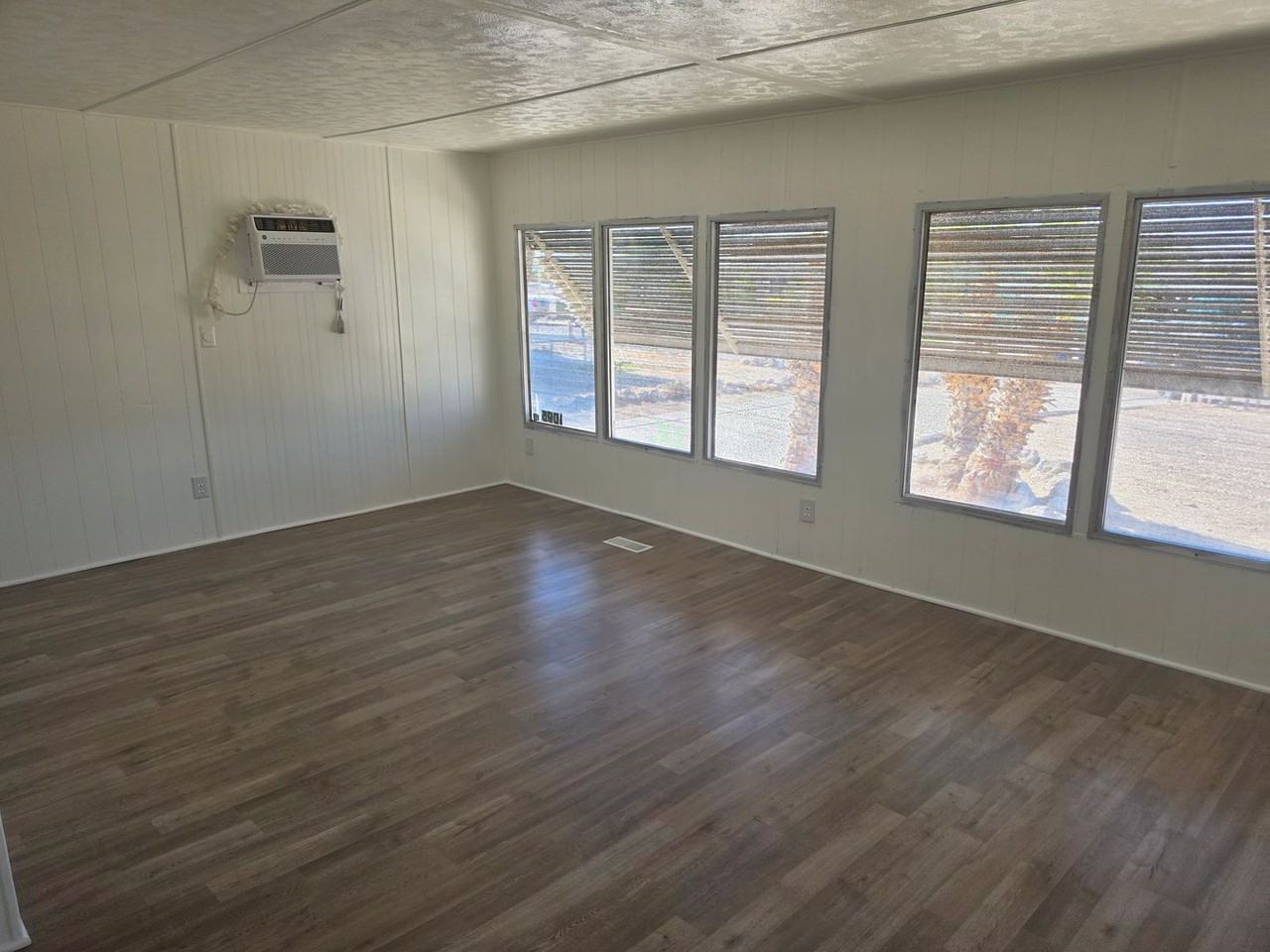 1095 Navajo Dr - Photo 5 of 10