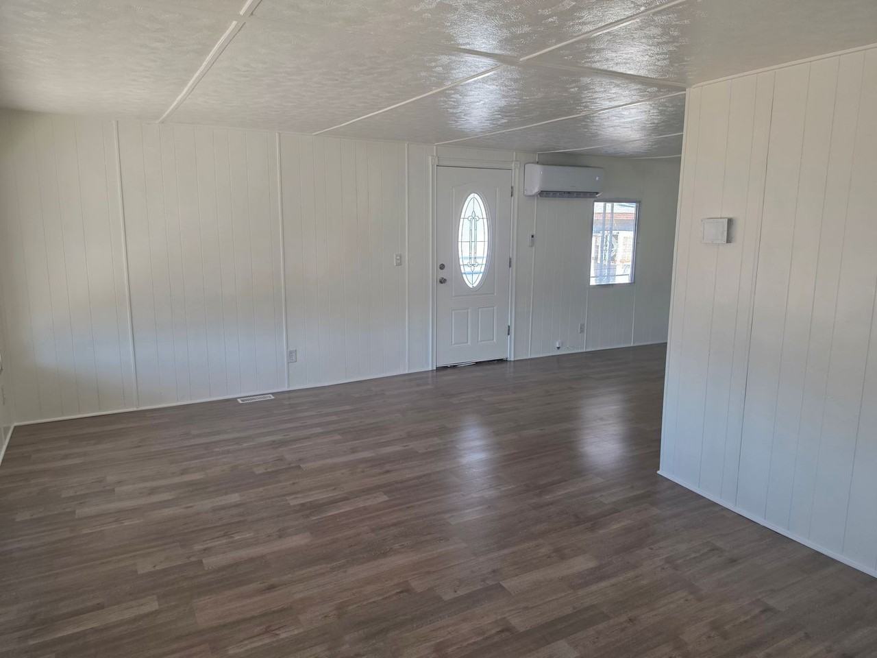 1095 Navajo Dr - Photo 6 of 10
