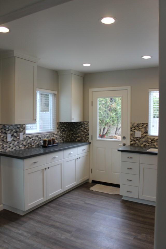 7043 Saranac St - Photo 4 of 16