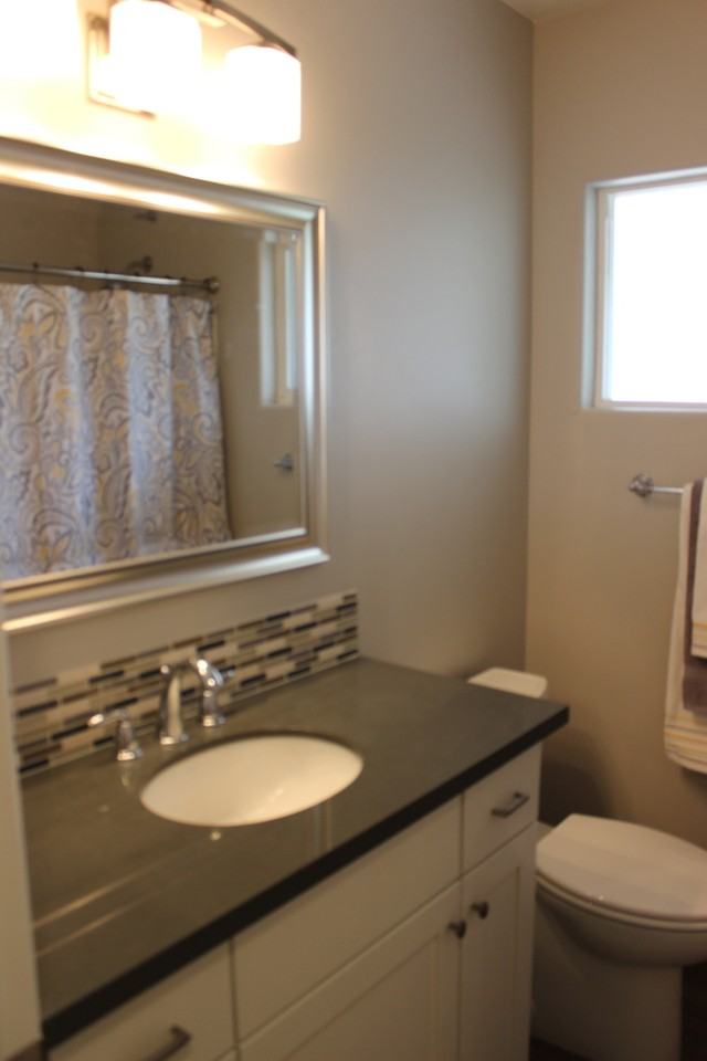 7043 Saranac St - Photo 6 of 16