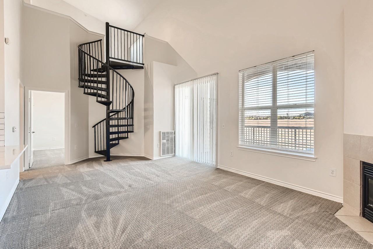 Fox Run Lofts - Photo 3 of 20