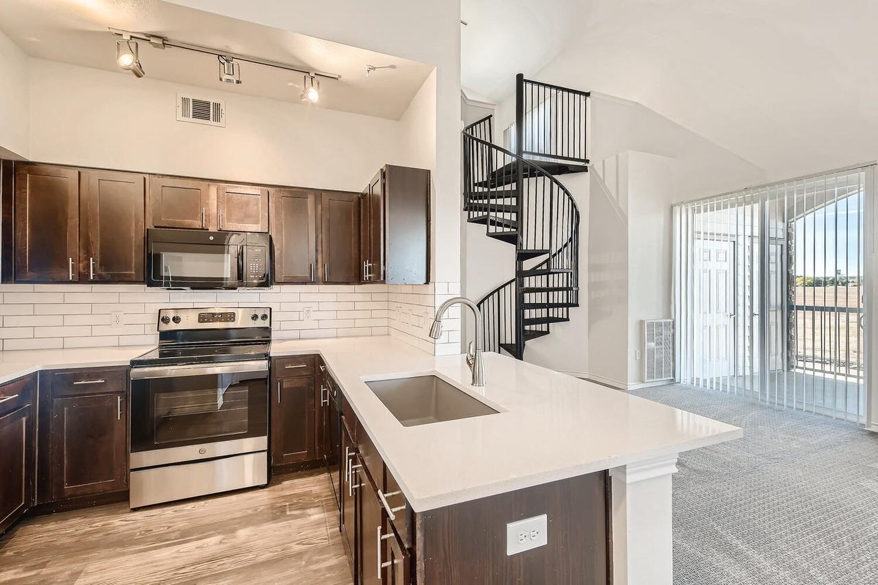Fox Run Lofts - Photo 6 of 20