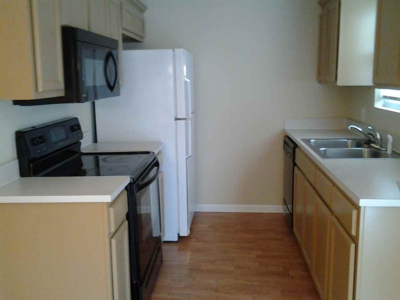 1201 Russell St - Photo 3 of 6