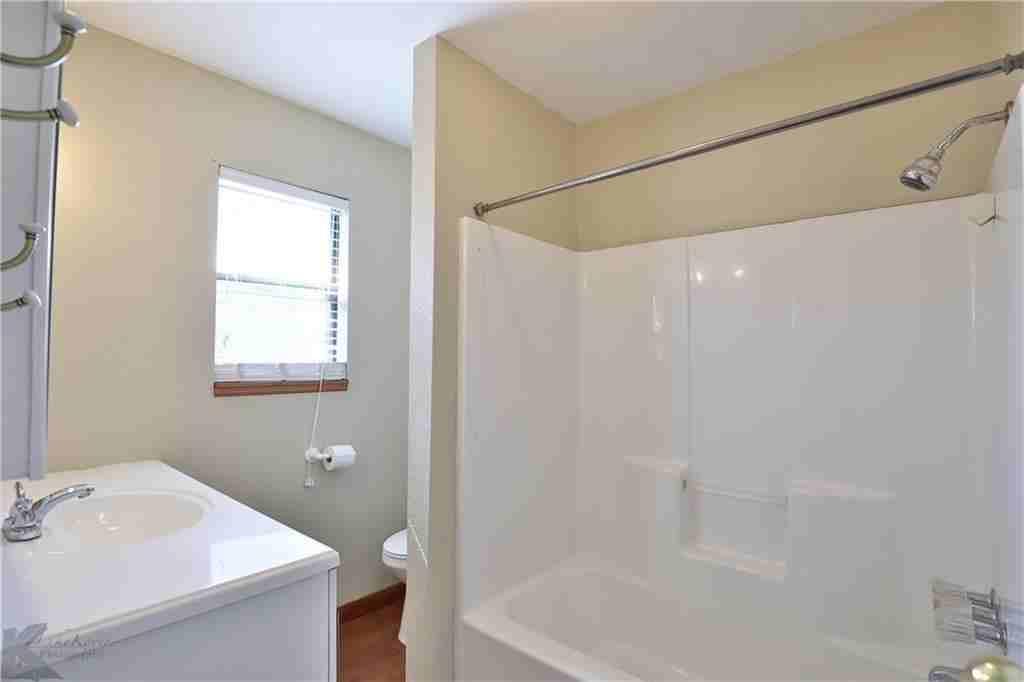 418 Elm St - Photo 7 of 26
