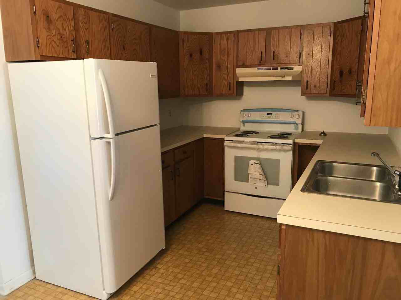 812 65th Ave N #D - Photo 2 of 5