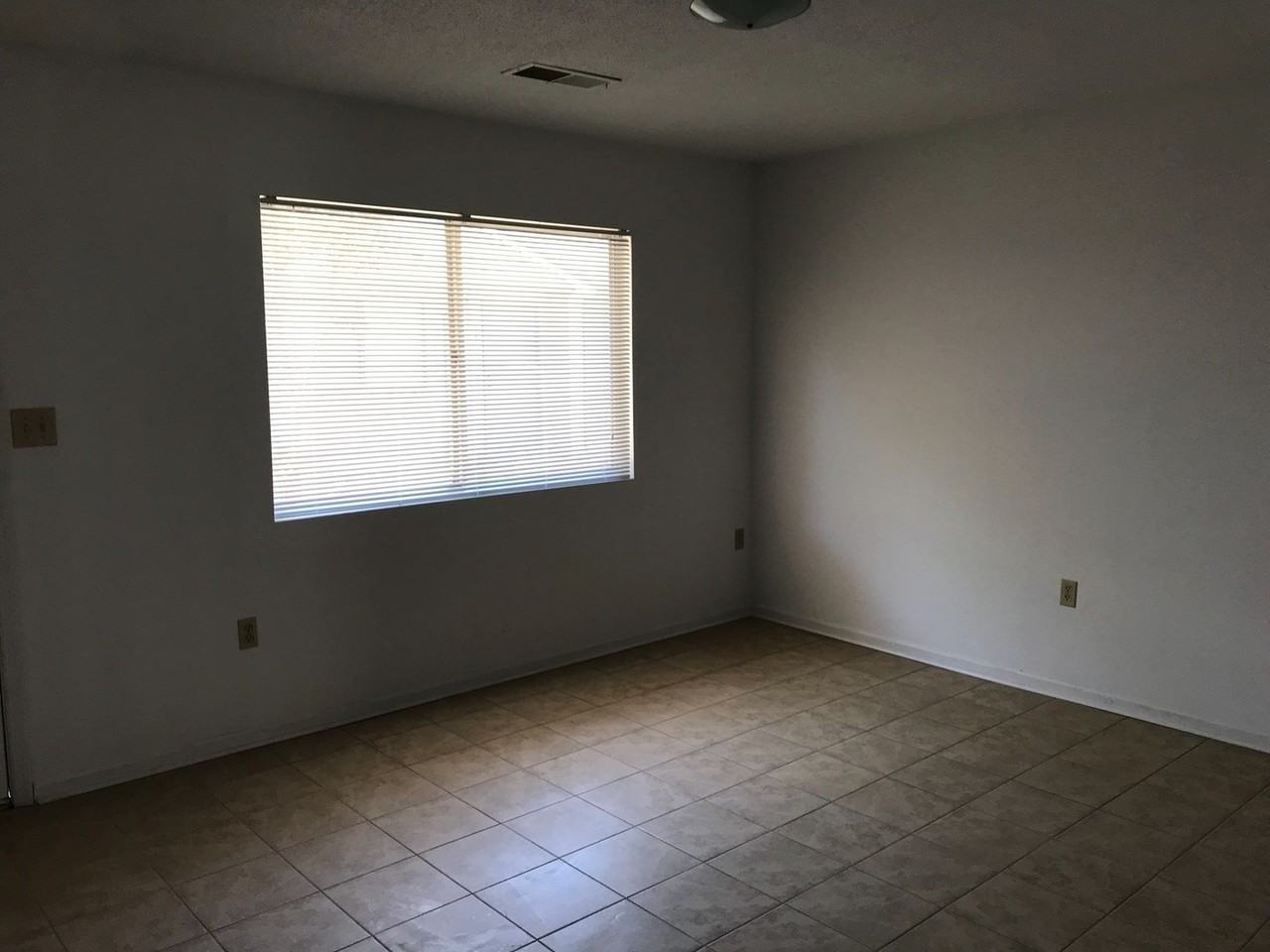 812 65th Ave N #D - Photo 5 of 5