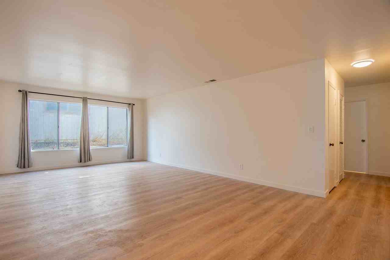 1823 Sparks Ct - Photo 3 of 21