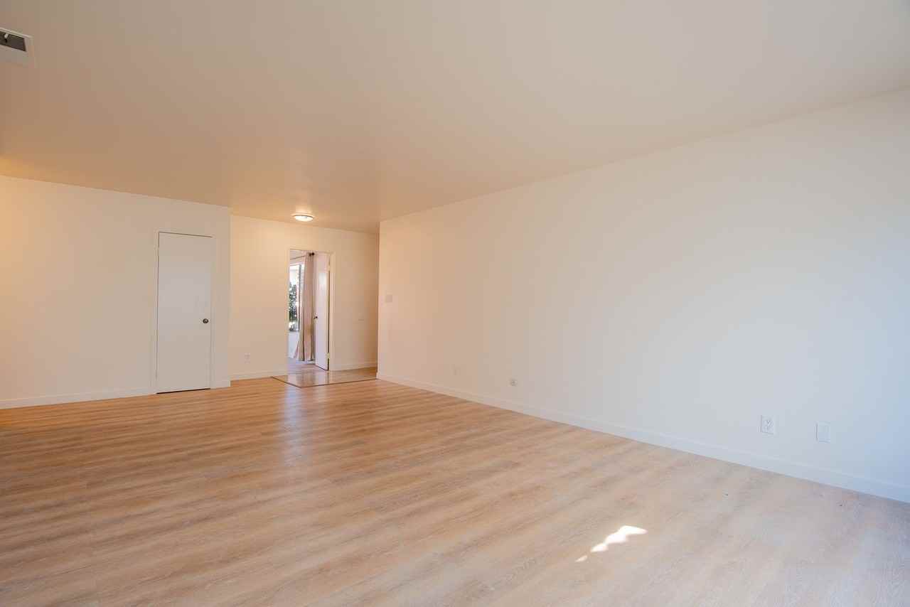 1823 Sparks Ct - Photo 4 of 21
