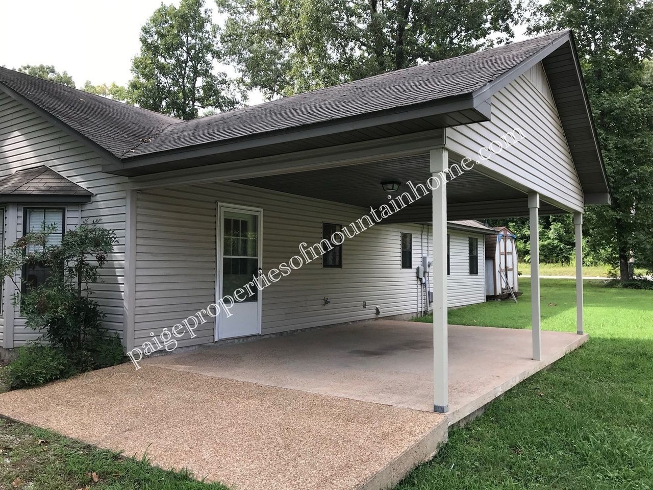 1002 Honeysuckle Ave - Photo 2 of 19