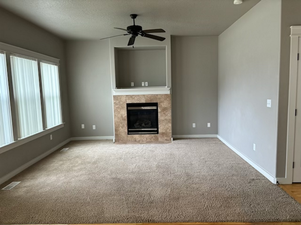 4526 N Kilee Ave - Photo 3 of 32