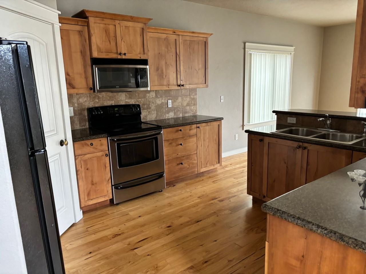 4526 N Kilee Ave - Photo 6 of 32