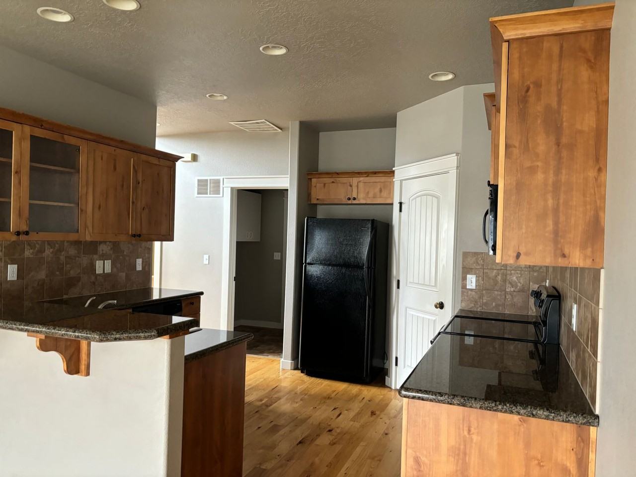 4526 N Kilee Ave - Photo 7 of 32