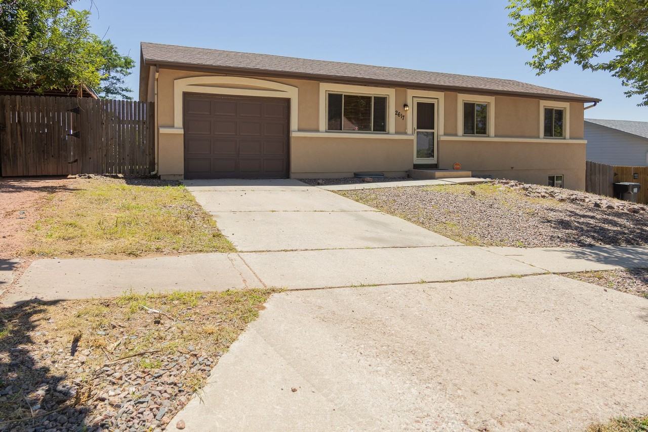 2617 Montebello Dr W - Photo 3 of 36