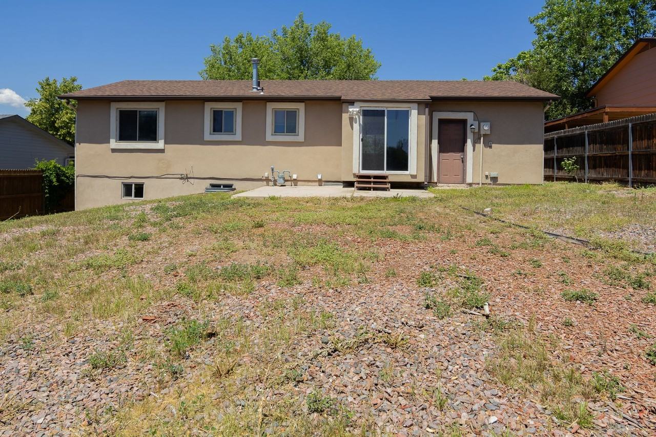 2617 Montebello Dr W - Photo 4 of 36