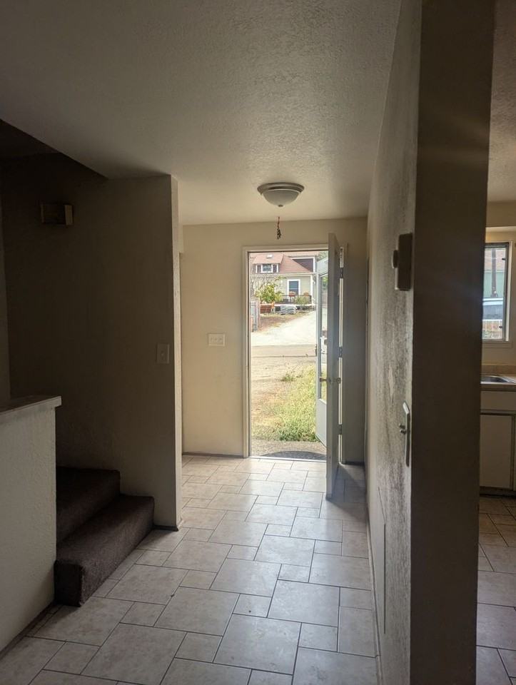 165 Loop Rd - Photo 2 of 7