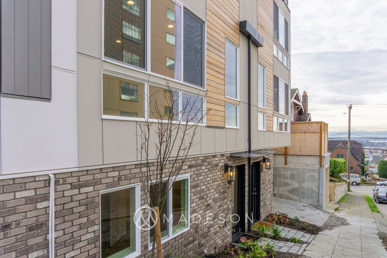 322 N 53rd St - Photo 3 of 30