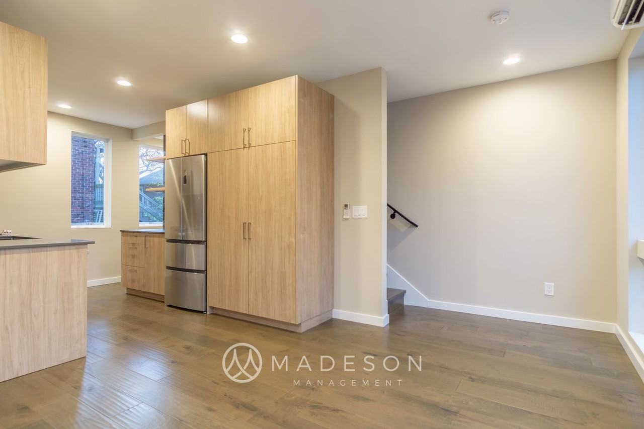 322 N 53rd St - Photo 5 of 30
