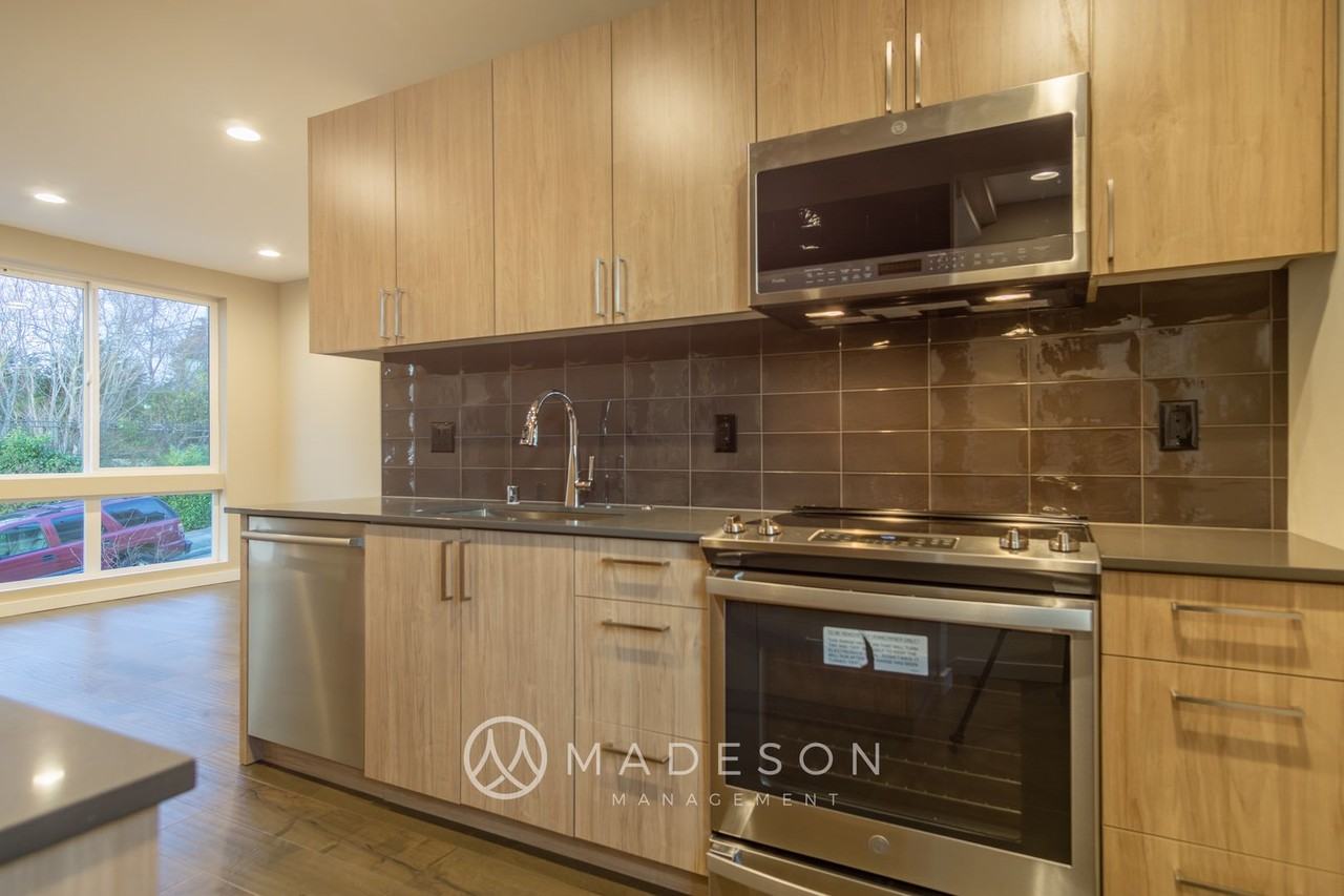 322 N 53rd St - Photo 6 of 30