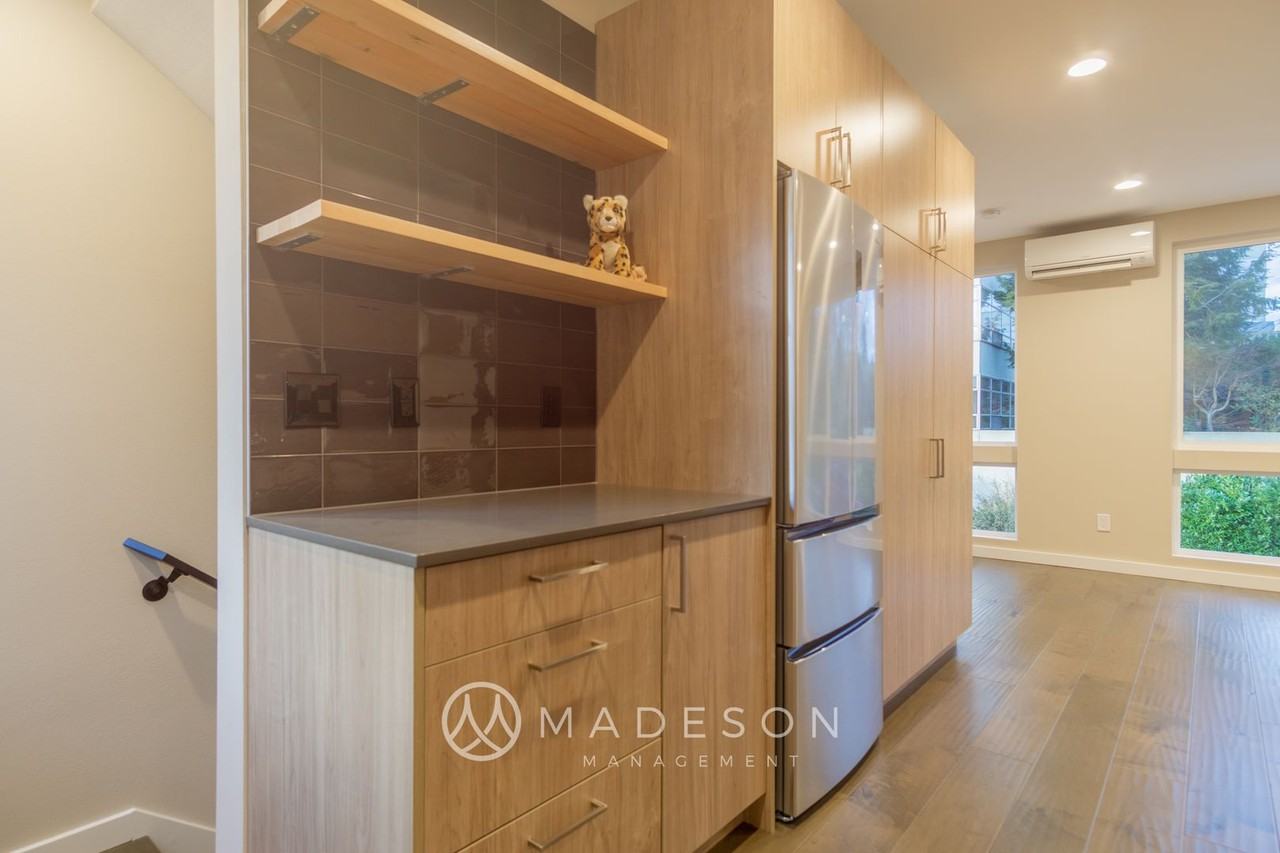 322 N 53rd St - Photo 7 of 30