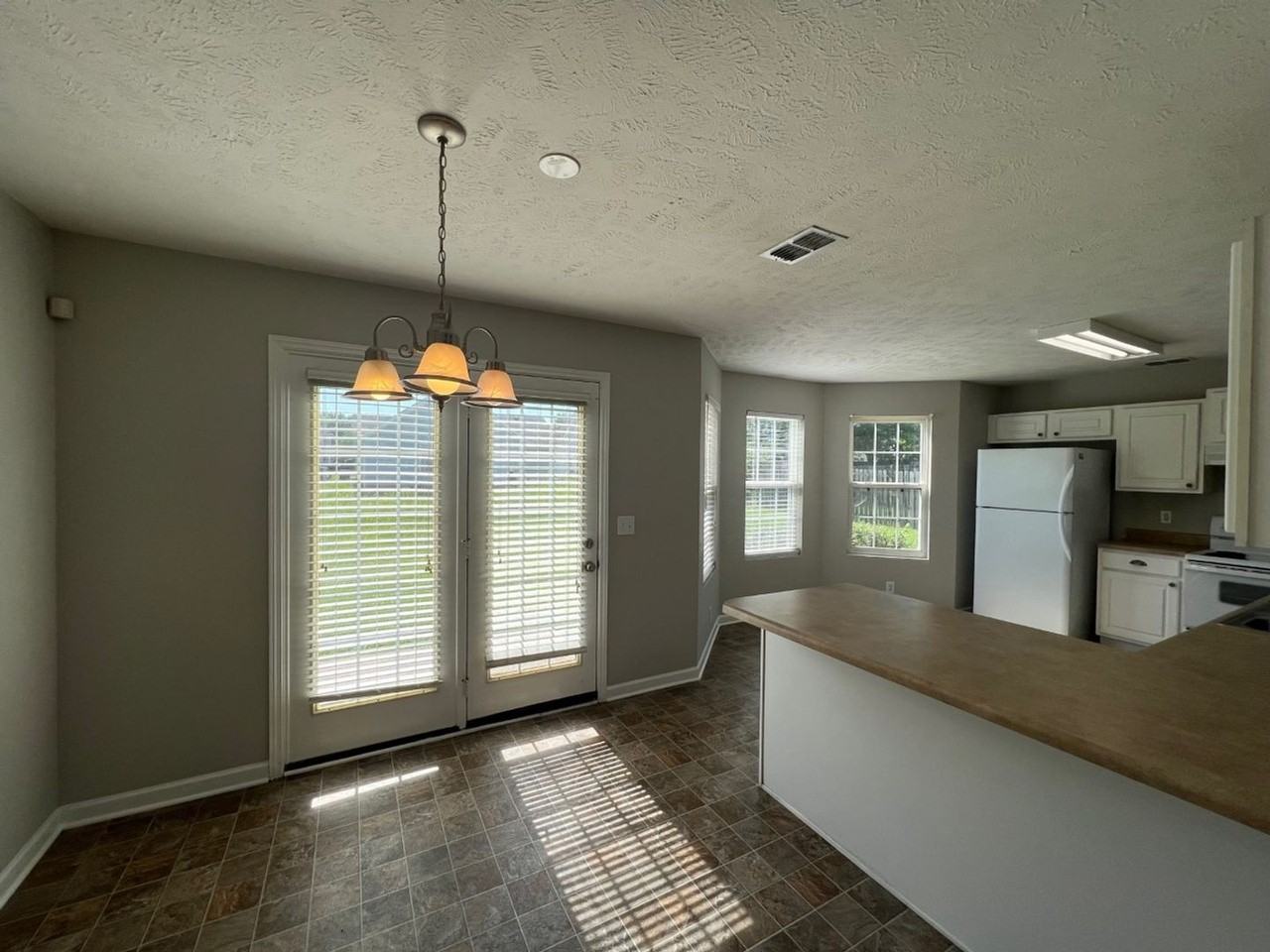 1836 Antebellum Dr - Photo 4 of 23