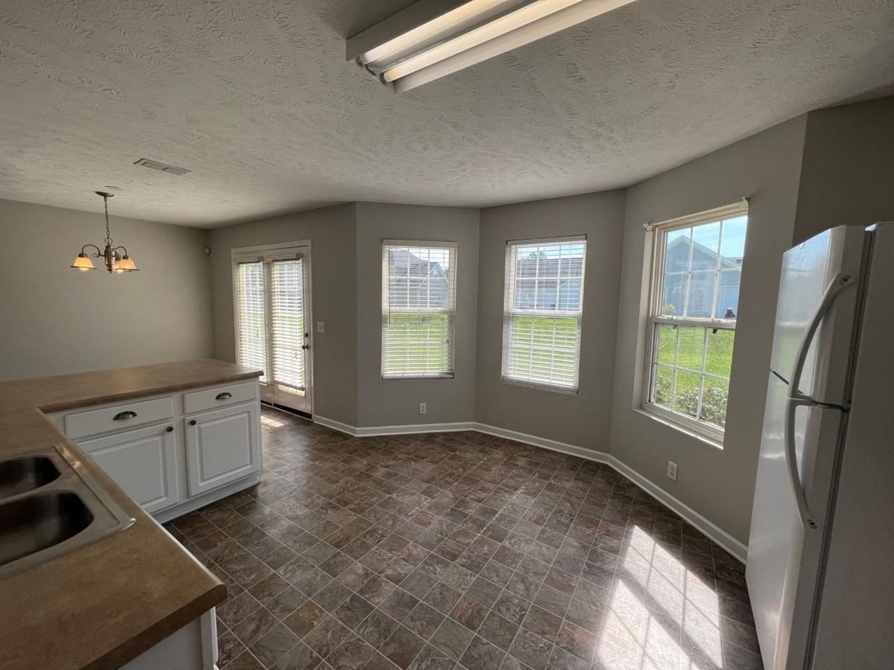 1836 Antebellum Dr - Photo 5 of 23