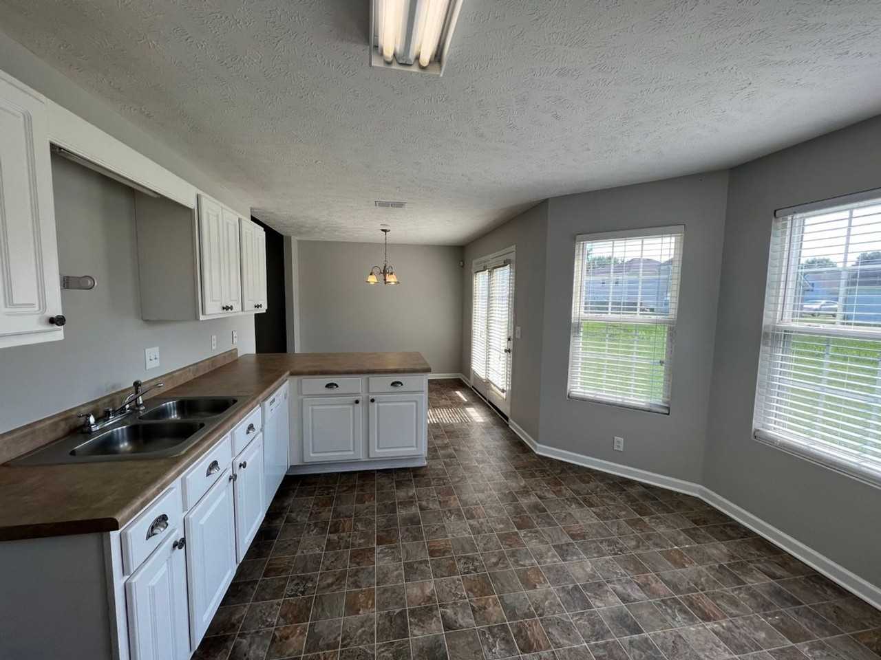 1836 Antebellum Dr - Photo 6 of 23