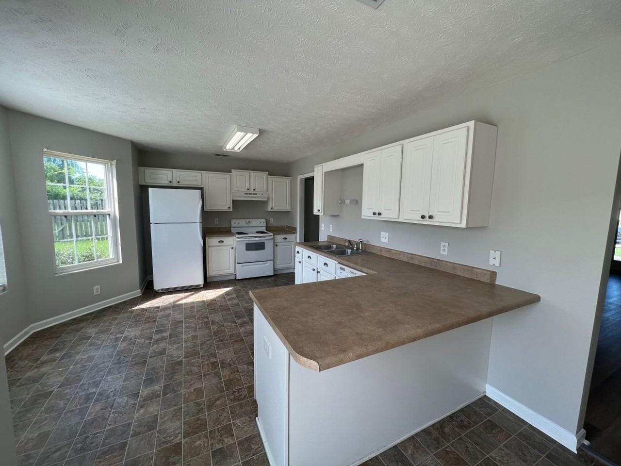 1836 Antebellum Dr - Photo 7 of 23
