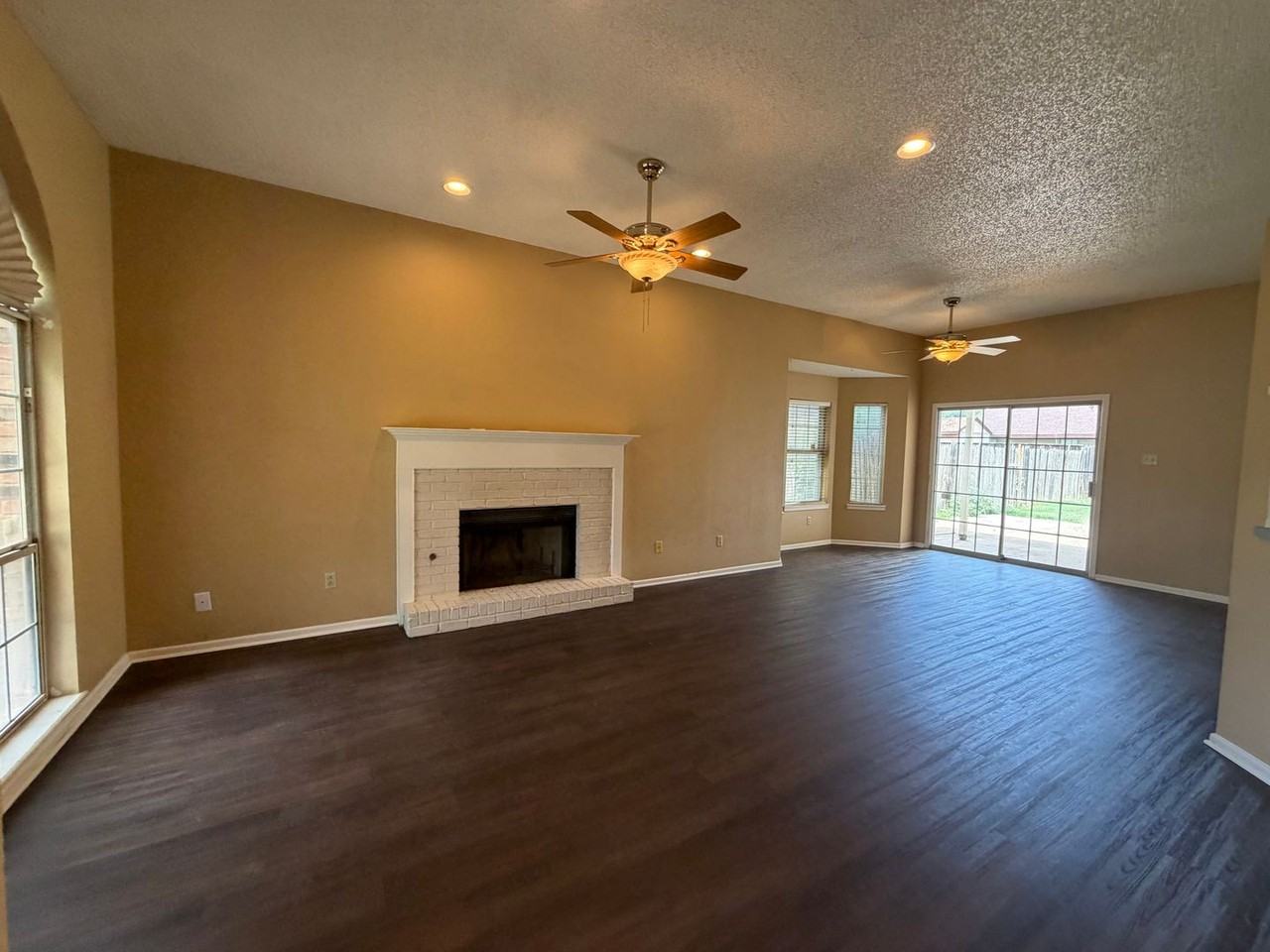 2314 93rd Pl - Photo 3 of 26