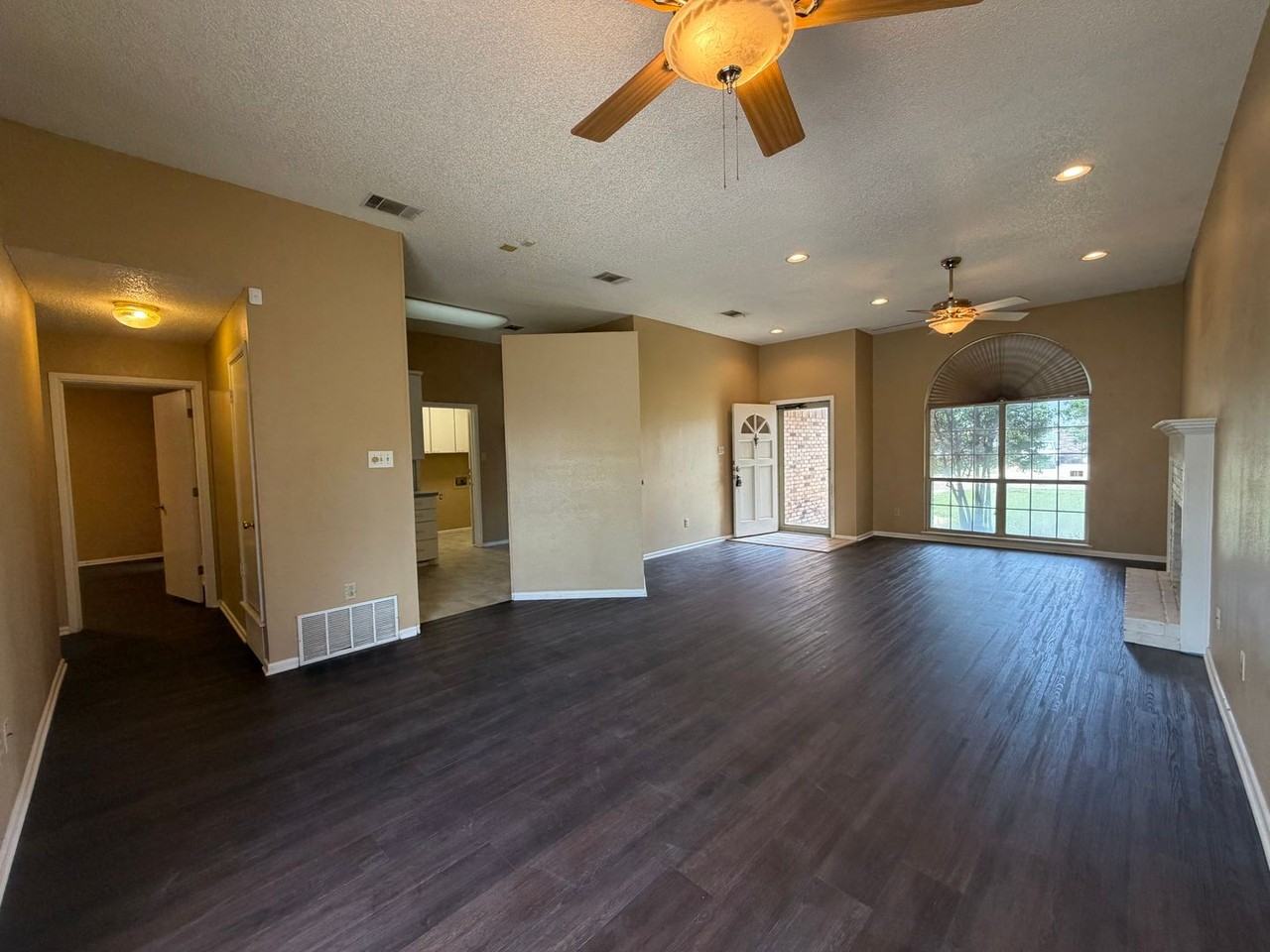 2314 93rd Pl - Photo 4 of 26
