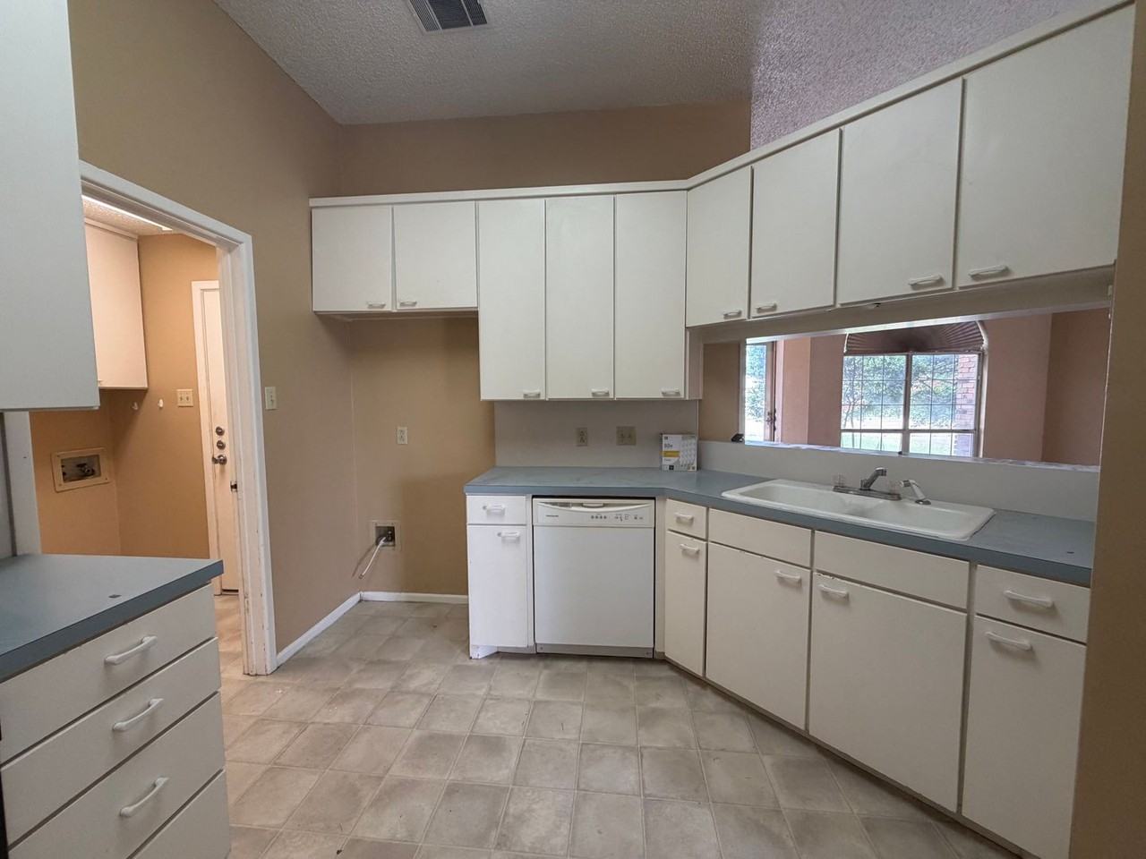 2314 93rd Pl - Photo 6 of 26
