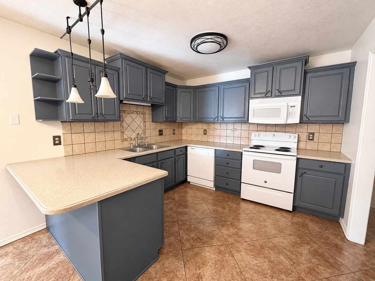 208 Cherrywood Dr - Photo 5 of 17