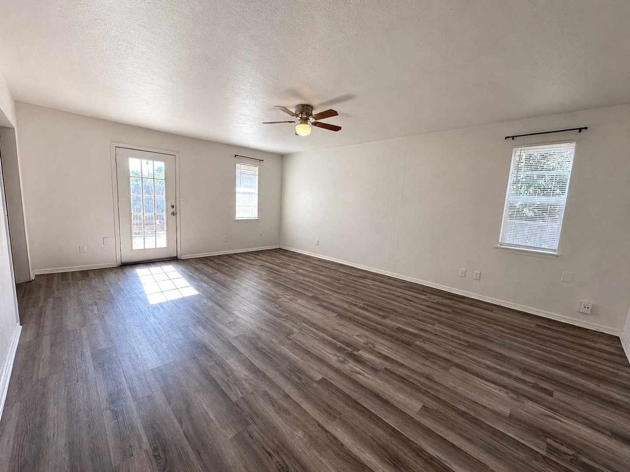 208 Cherrywood Dr - Photo 6 of 17