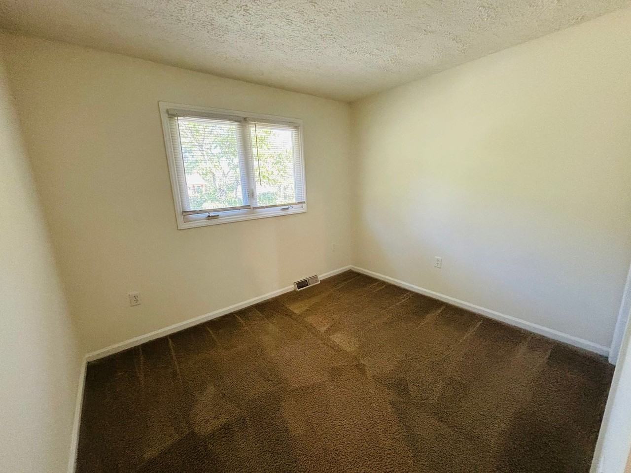 615 Green St - Photo 2 of 20