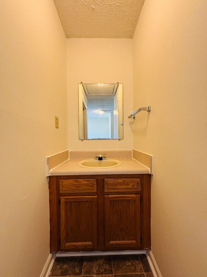 615 Green St - Photo 6 of 20