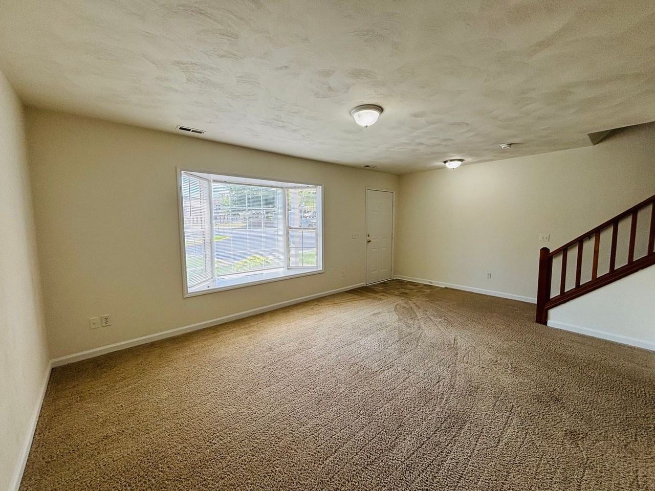 840 Patrick Henry Dr - Photo 7 of 24