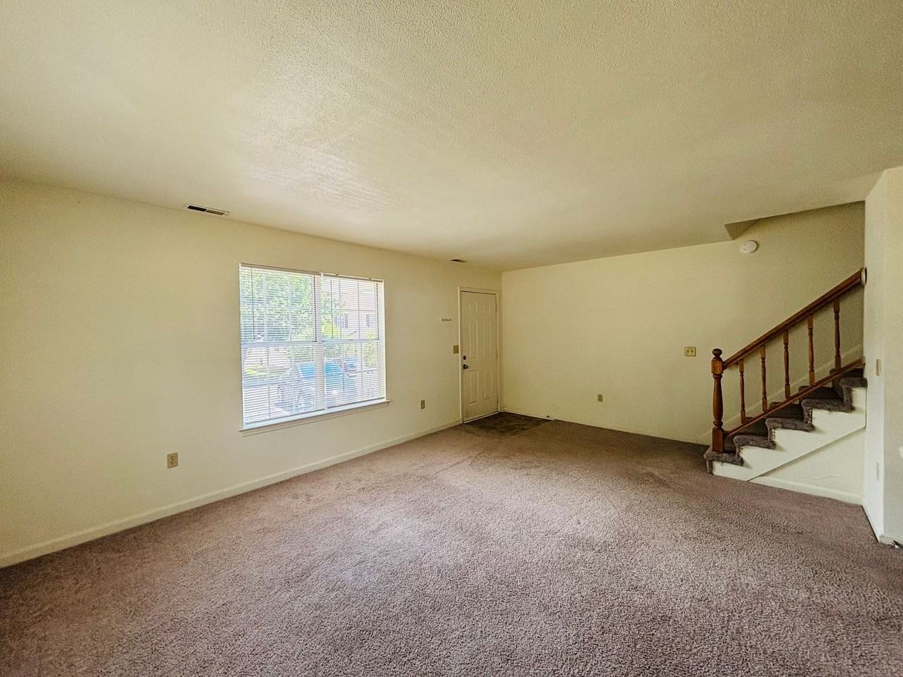 874 Patrick Henry Dr - Photo 5 of 22