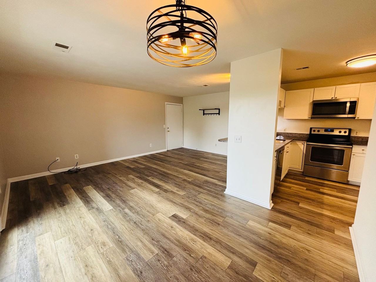 1209 University Ter Apt L - Photo 7 of 19