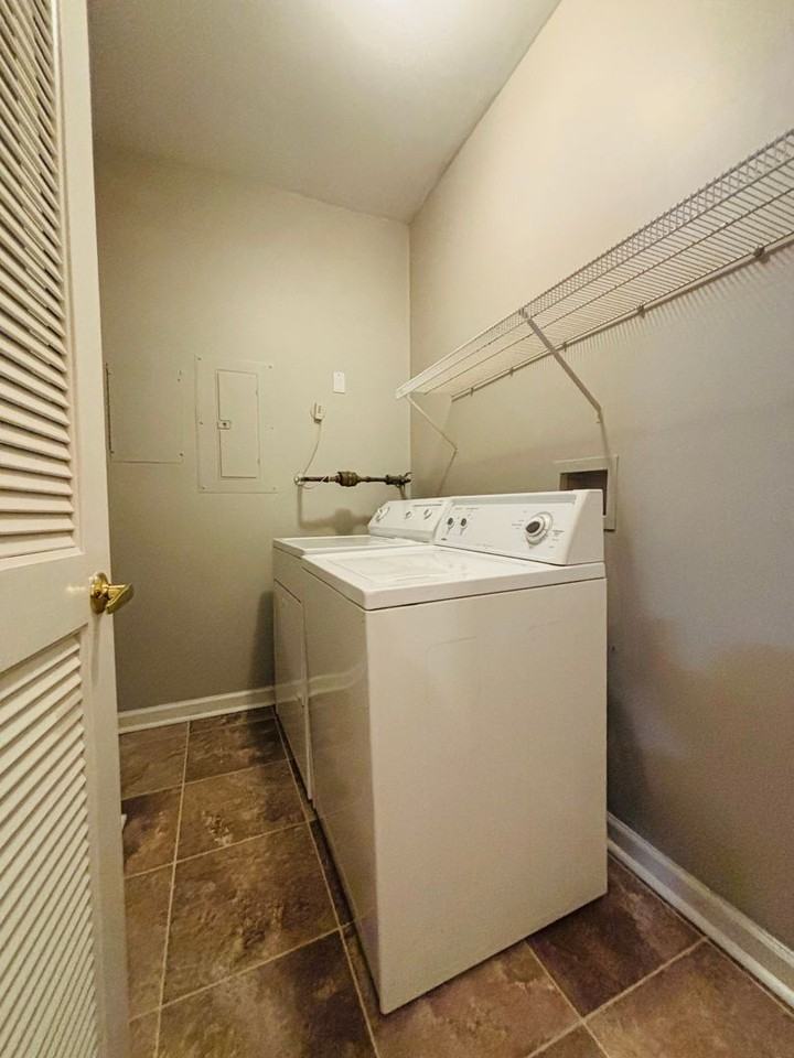 211 S Knollwood Dr #2102 - Photo 5 of 18