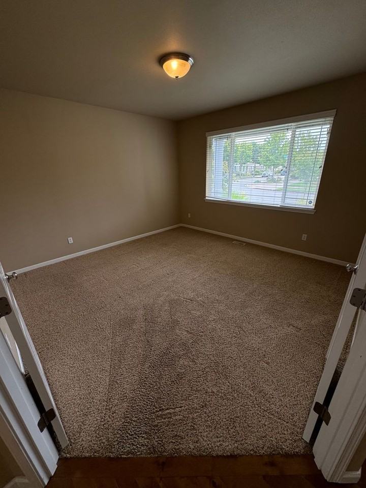 7644 Kodiak Ave Ne - Photo 4 of 13